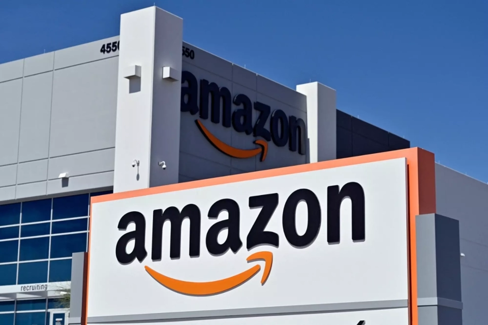 1728589 un centre de distribution amazon illustration